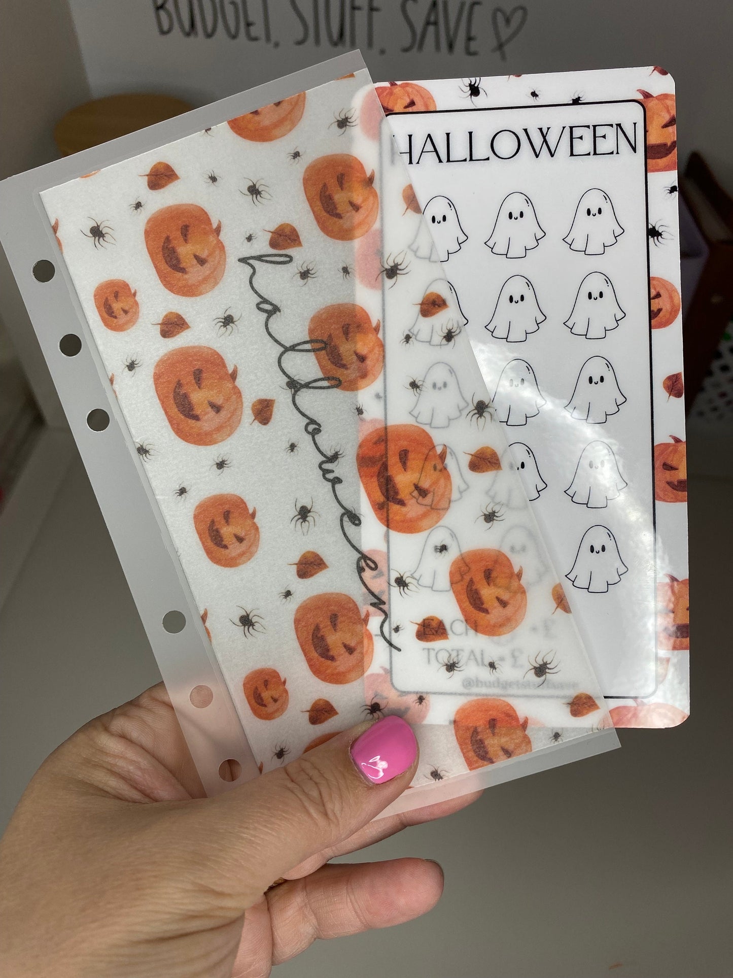 Halloween Savings Tracker and Vellum Wallet , Cash Stuffing, Budget Binder Trackers, Save Money, Budgeting, Challenges, Trick or Treat,